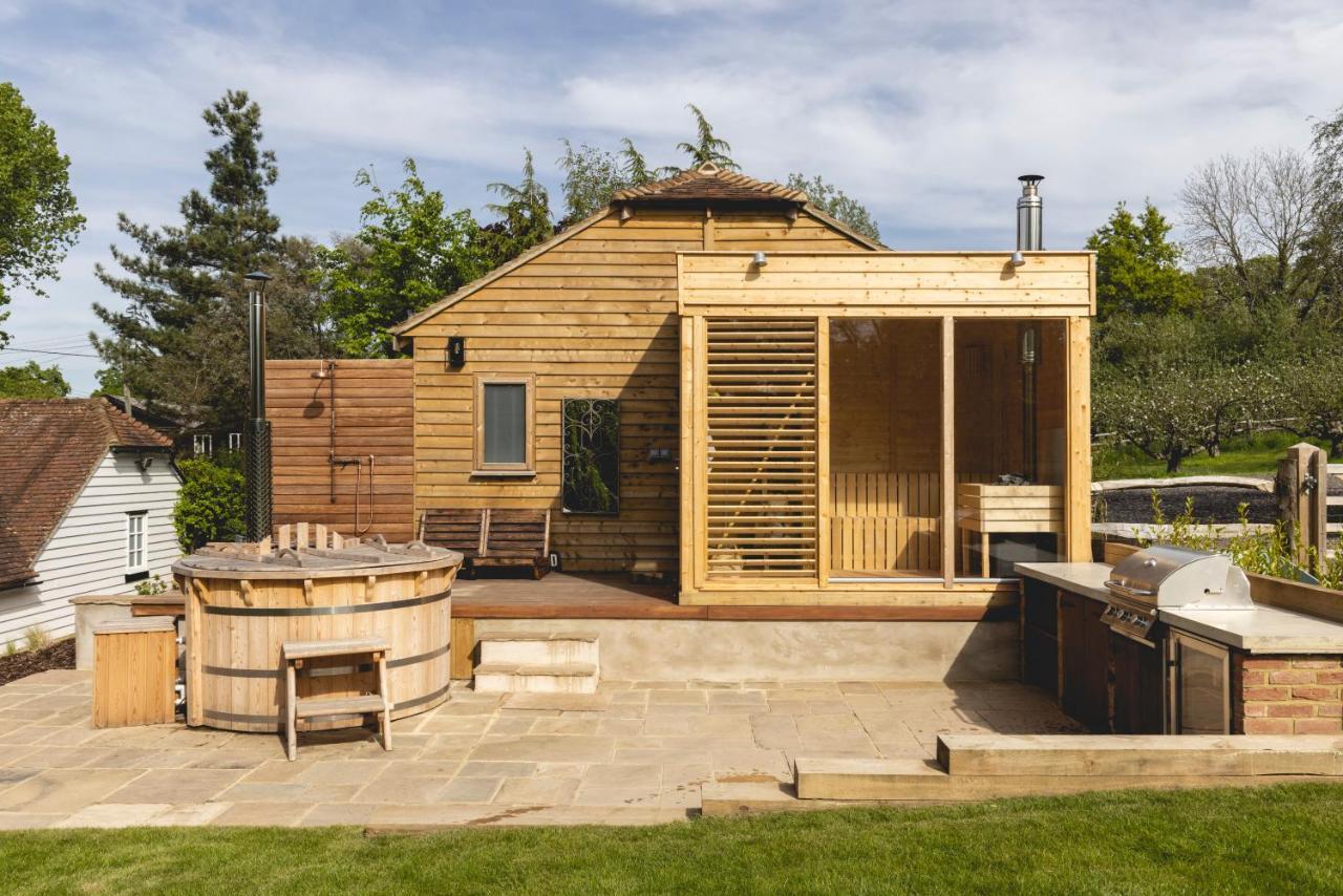 Cosy Cottage With Beautiful Garden, Hottub & Sauna Marden  Luaran gambar
